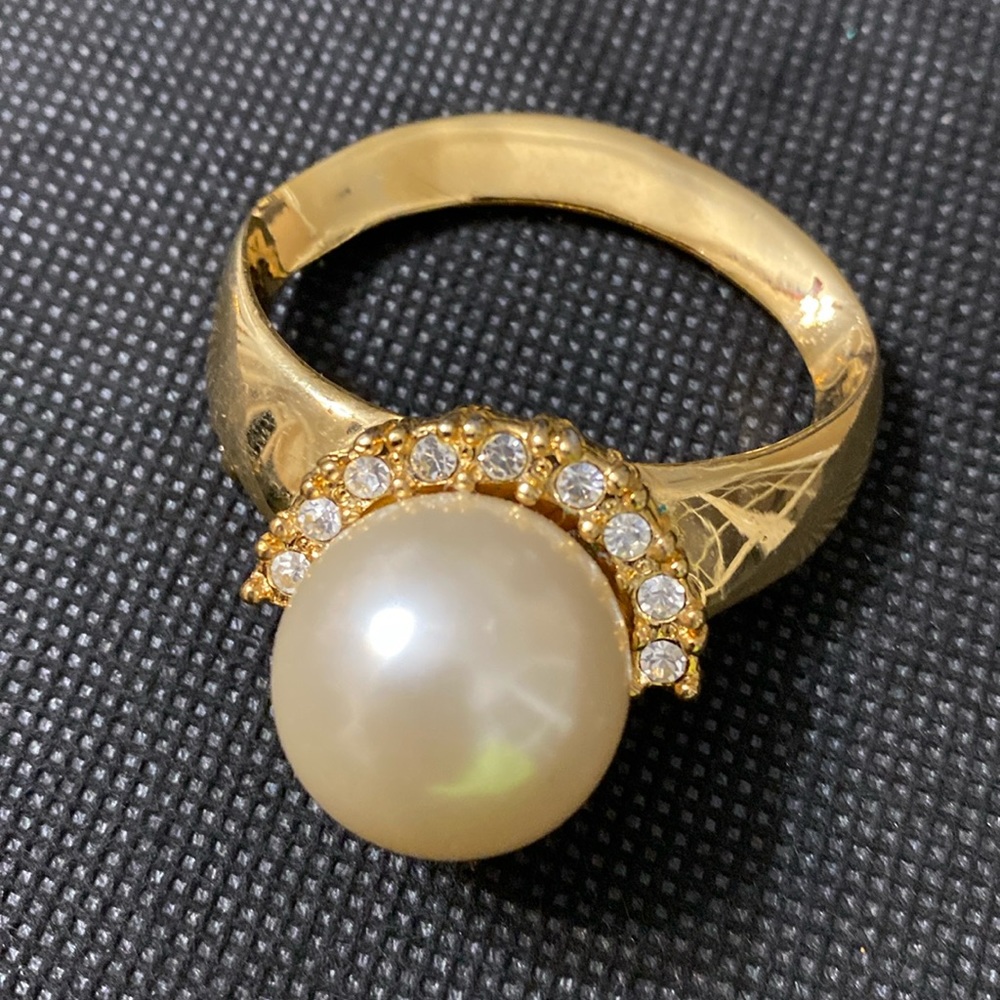 Vintage Gold Tone with rhinestones Simulated pearl ring Brooch